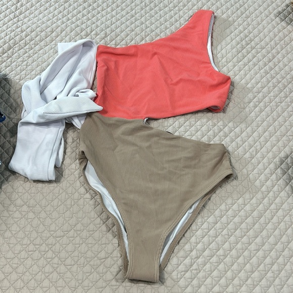 Beach Riot Carlie 1 pc swimsuit - Small & Large  - New 🏝️ - Picture 4 of 7